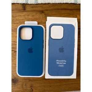Apple iPhone 13 Pro Silicone Case with MagSafe Abyss Blue